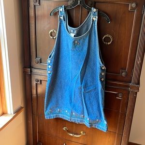 Vintage embroidered denim jumper 💐